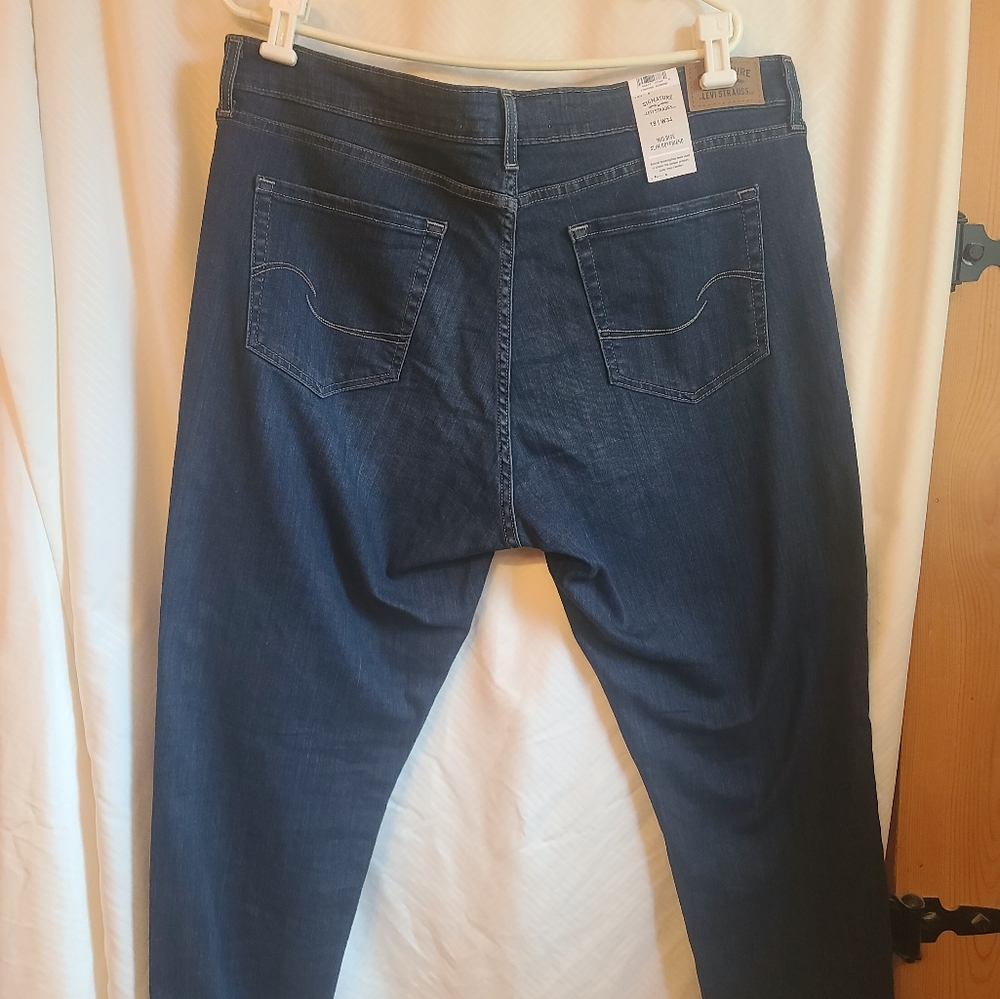 Levi Strauss - Picture 2 of 5